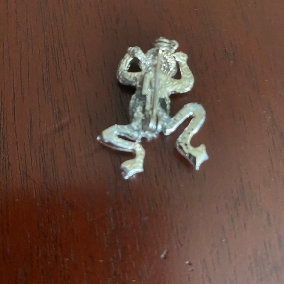 Vintage Silvertone frog brooch with rhinestone eyes - Picture 3 of 4